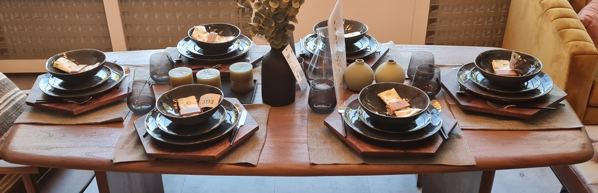 Megterített asztal EGLO Living termékekketl az EGLO zuglói bemutatótermében