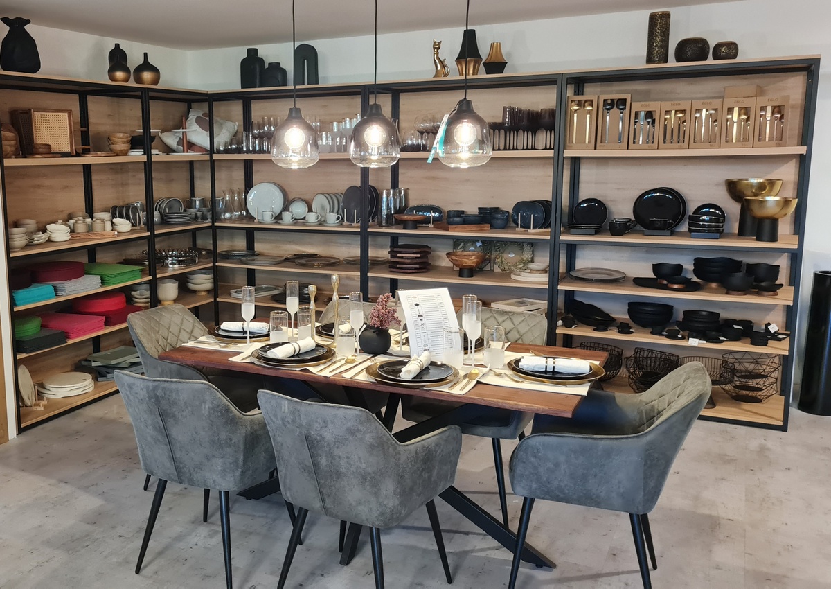 EGLO Living megterített asztal és étkészlet kínálat az EGLO zuglói bemutatótermében